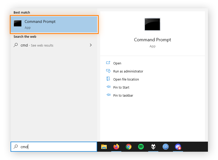 Uma captura de tela de um usuário de PC digitando “cmd” na barra de tarefas e o aplicativo Prompt de comando está circulado.