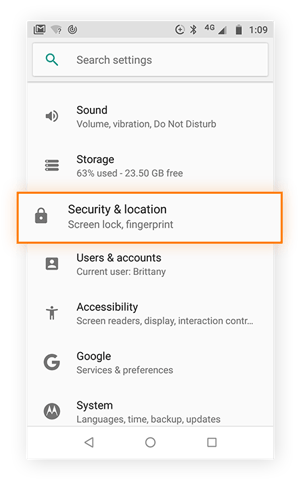 El menú de ajustes de Android con la opción Seguridad y ubicación resaltada.
