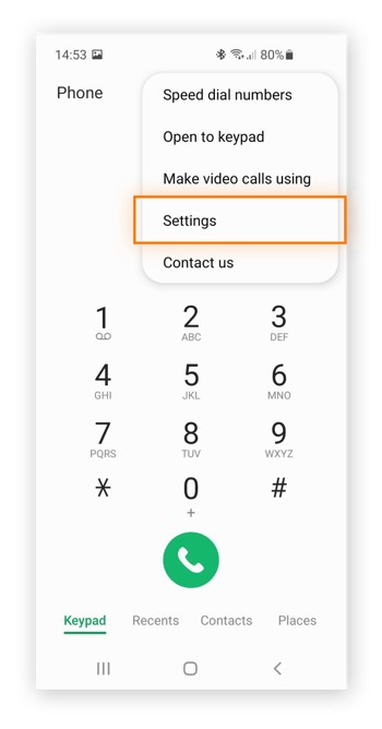 Localizando o menu Configurações no app Telefone para Android para bloquear um contato de spoofing de telefone.