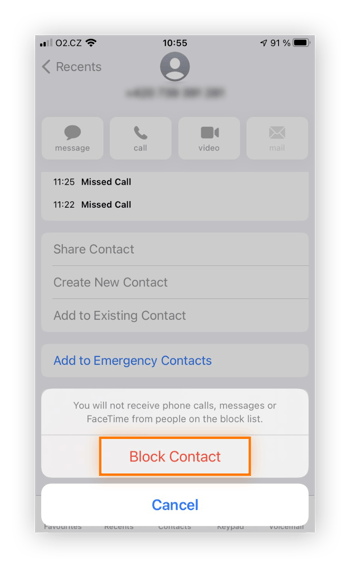 Selecionar “Bloquear contato” impede que o iPhone receba chamadas ou mensagens do número de telefone de spoofing.