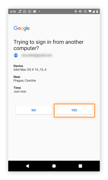 Un aviso de Google en un teléfono pidiendo al usuario que se autentique
