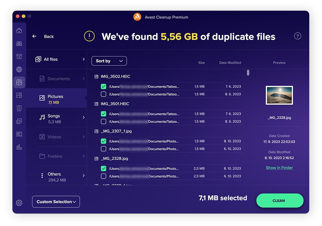 Cleaning up a Mac by deleting duplicate data with Avast Cleanup.