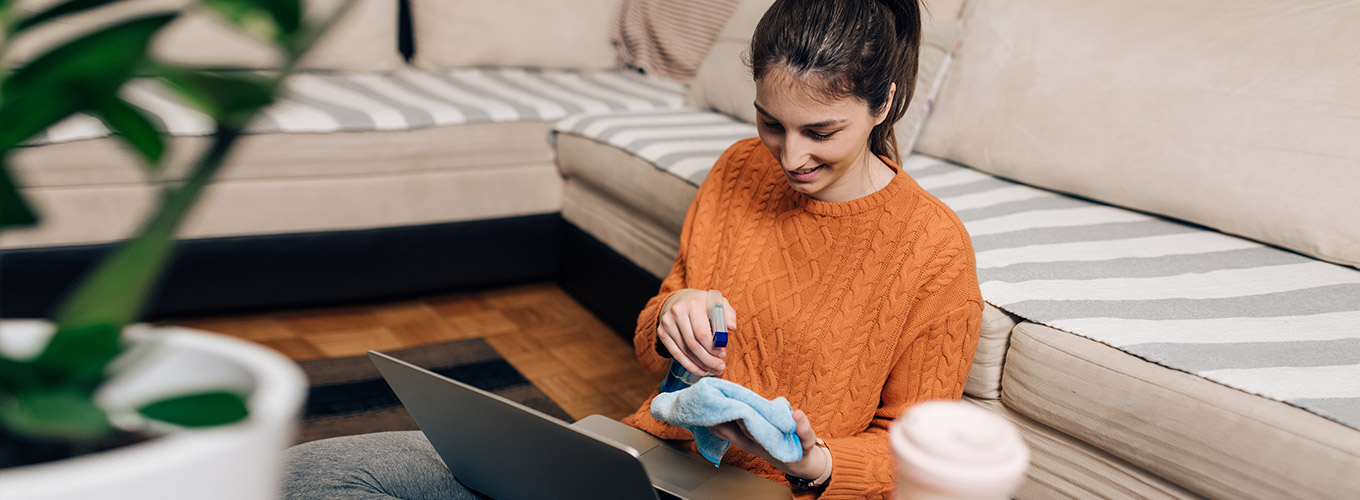 How To Clean Your Computer Screen Without Damaging It   Academy How To Clean Your Computer Screen Without Damaging It Hero 