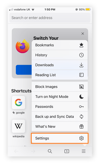 Uma captura de tela do Firefox aberto no iPhone. O menu com três linhas horizontais no canto inferior direito foi selecionado e Configurações estão marcadas.