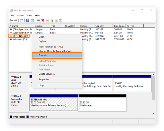 Selecting a drive and reformatting it in the Windows 10 Disk Management tool.