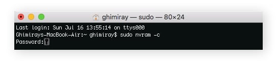 La aplicación Terminal de Mac muestra el comando: sudo nvram -c.