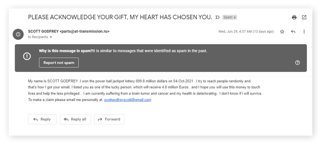 Geschenkkartenbetrug beginnt manchmal mit emotionalen E-Mails, in denen behauptet wird, Ihnen wird ein Gewinn zugesendet, wenn Sie antworten.