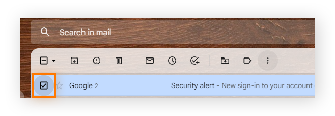 Auswahl von E-Mails in Gmail, um den Absender zu blockieren.
