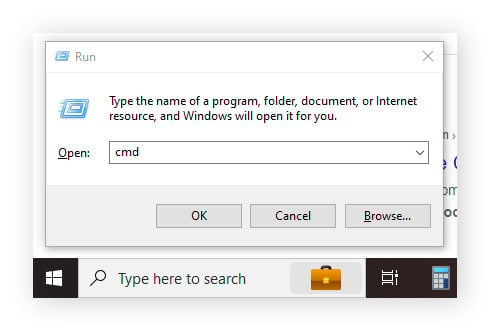 Acceso al símbolo del sistema en Windows con el atajo de teclado Windows + R.