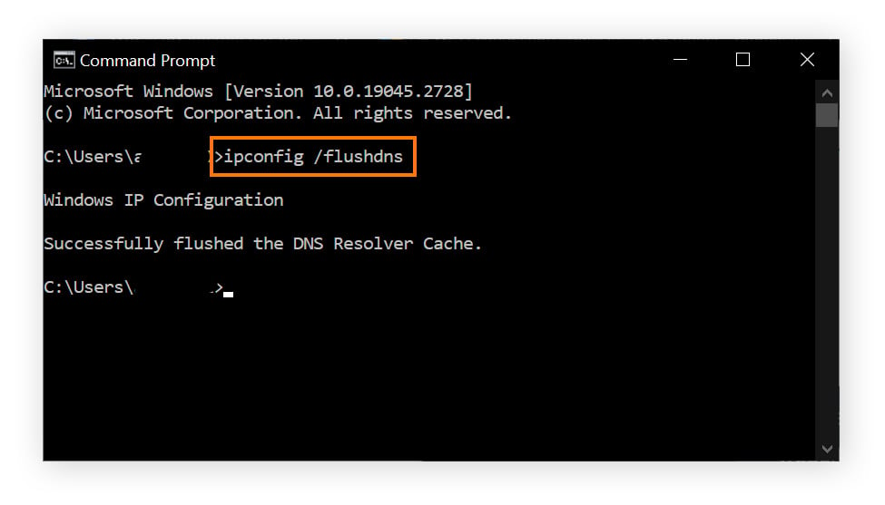 L’invite de commande est affichée suite à la saisie de « ipconfig /flushdns », ainsi que le message en résultant, « Cache de résolution DNS vidé ».